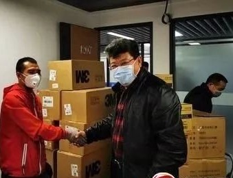 龙岗好老板！向一线抗疫人员捐赠1万个口罩、2500双手套！