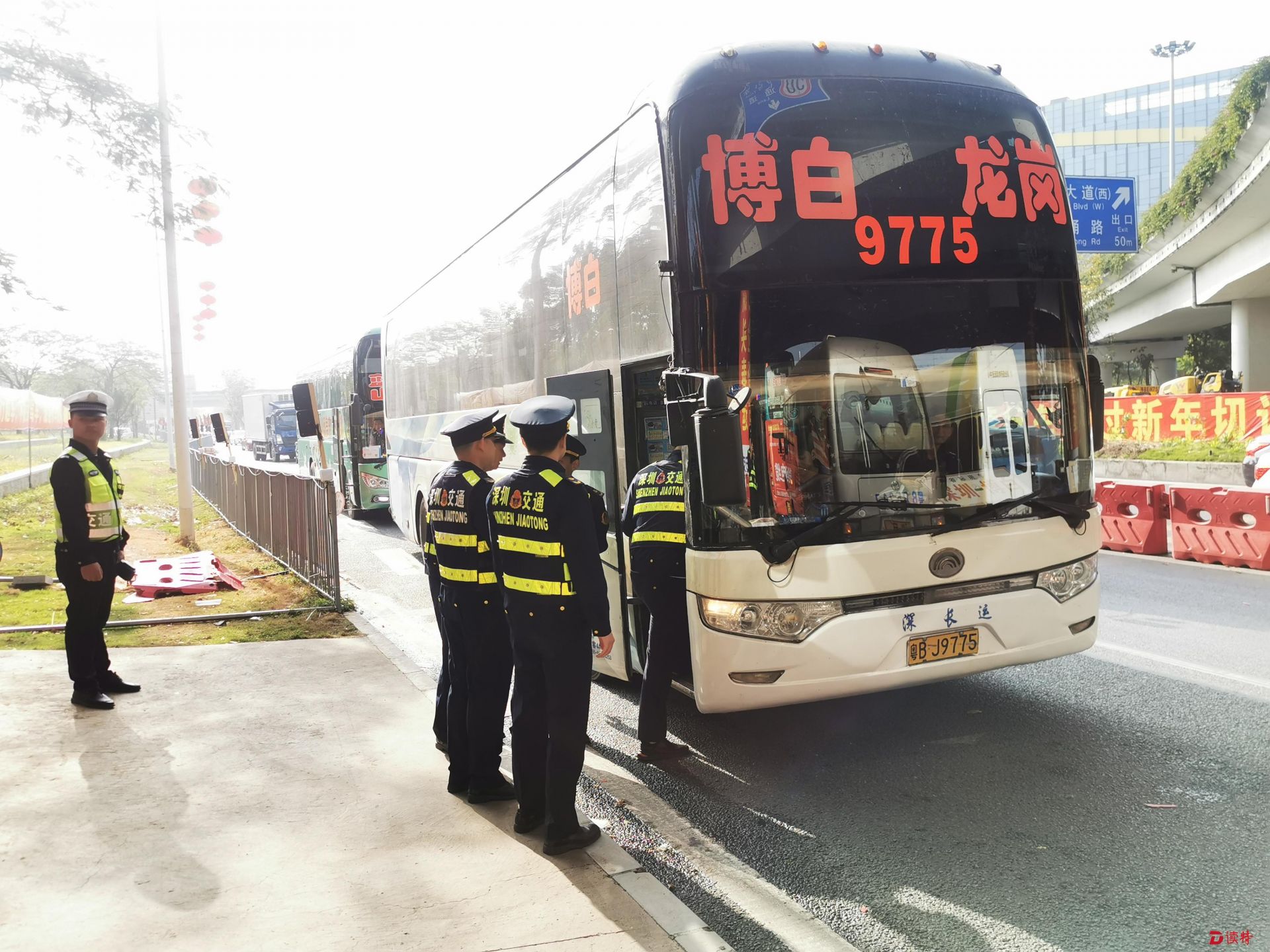 有证大巴站外拉客忽略安全检查被查 深圳市交通运输行政执法支队春运以来查处各类案件637宗