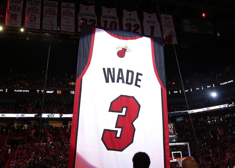 全场高呼MVP，威德3号球衣正式退役！
