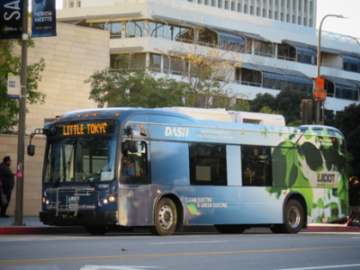 比亚迪获美国最大纯电动巴士订单，洛杉矶市长盛赞其环保贡献