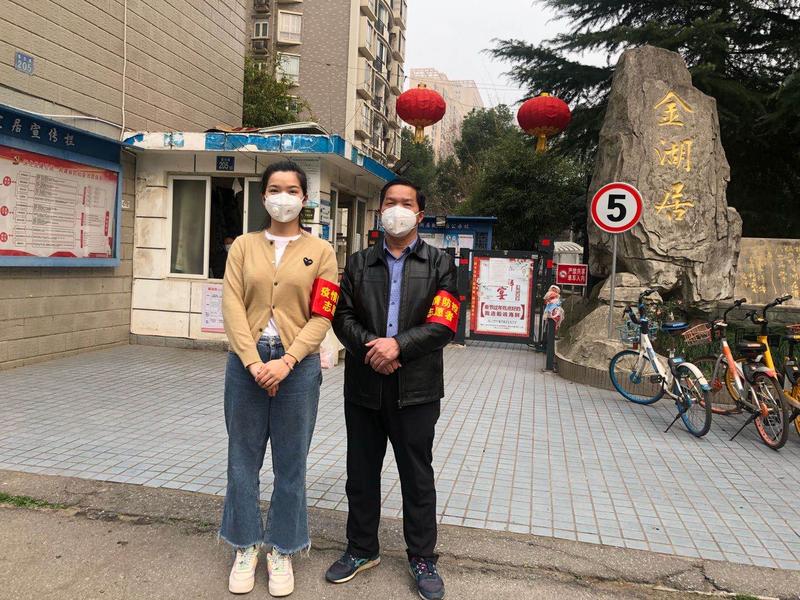 “我的城，我来守！”深圳教师与父亲加入武汉社区防疫一线