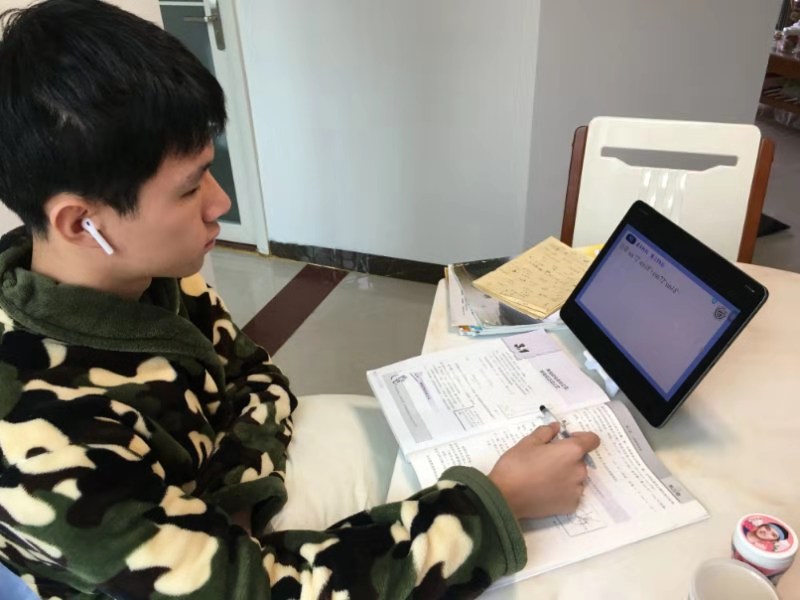 数据显示，深圳市义务教育阶段学校实施在线教学效果良好