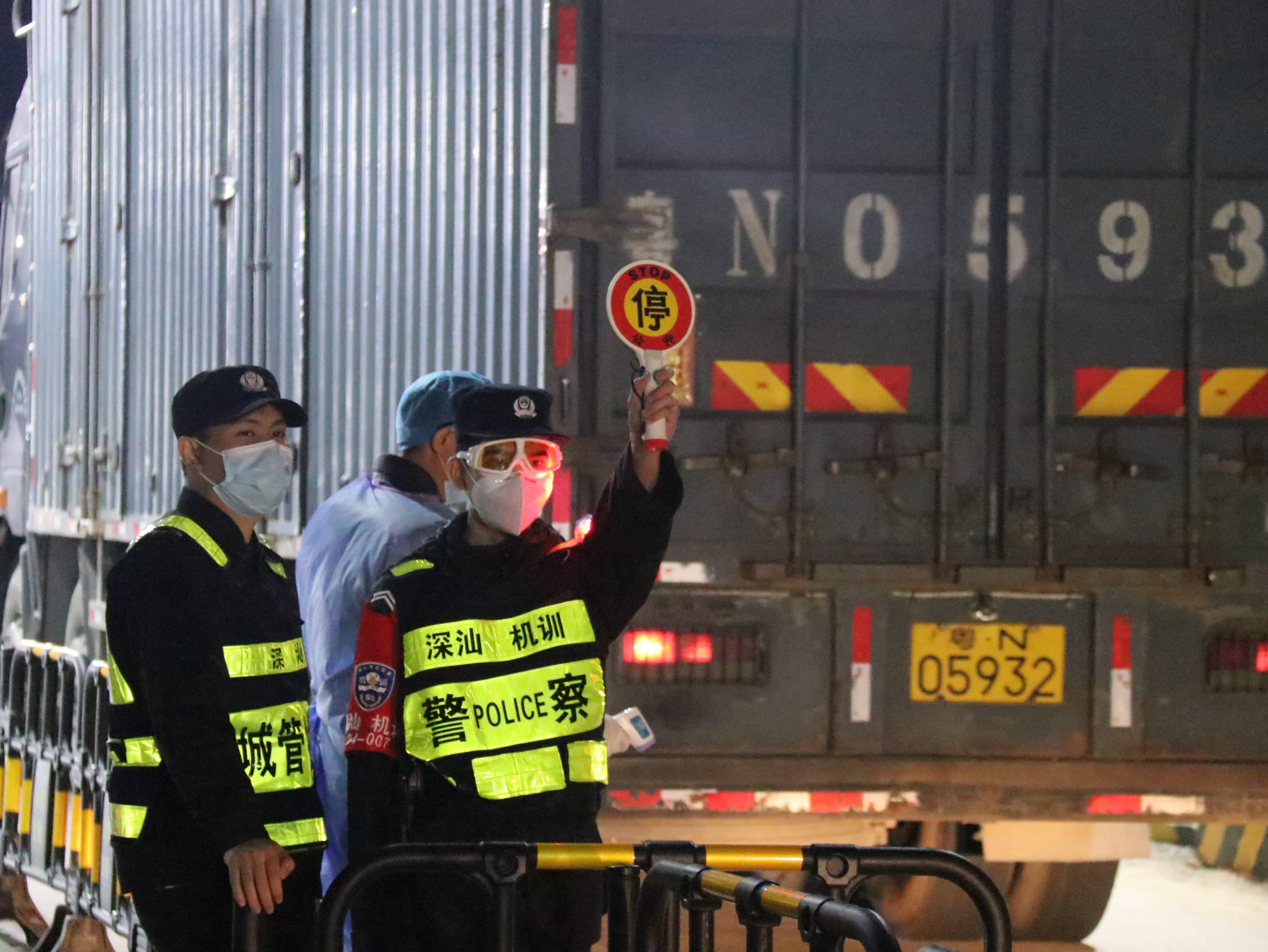 让党旗在防疫一线飘扬 深汕警方战“疫”的4组数字
