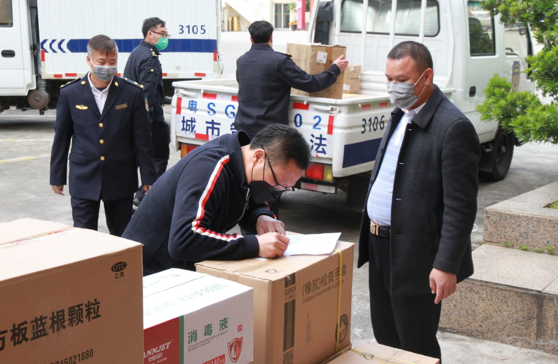 信义捐1000万！东莞民企踊跃捐钱赠物