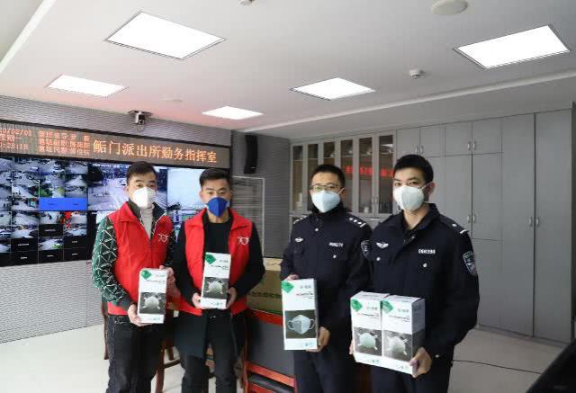 志愿者团队为深汕特别合作区一线干警送来千余口罩