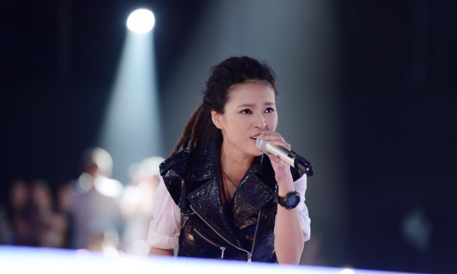 声援武汉共抗疫情百位“好声音”学员共唱《世界为你醒来》