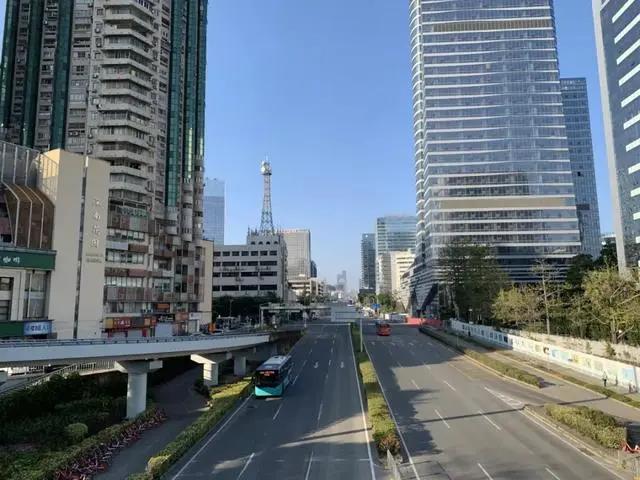 “去拥抱这个英雄城市！”