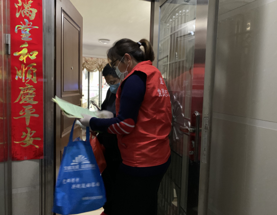 奔走“疫”线，龙岗这个“90后”社工成网红