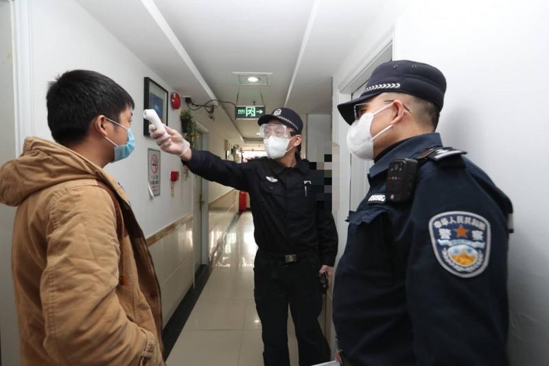 防疫一线的警察群像 | 罗湖分局口岸所朱家峰：“作为社区民警，我希望自己尽可能帮到身边的人”