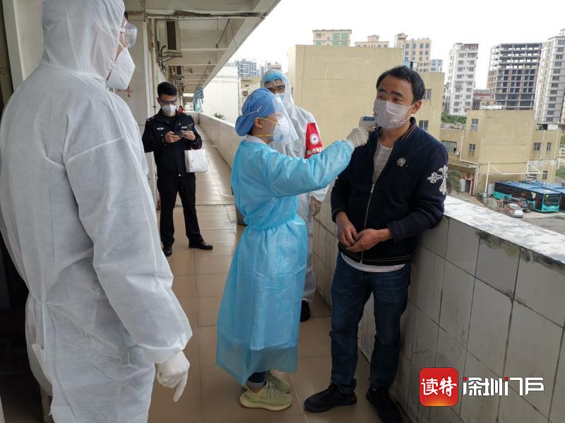 公明网格员吕伟江是住户随叫随到的“疫情管家”