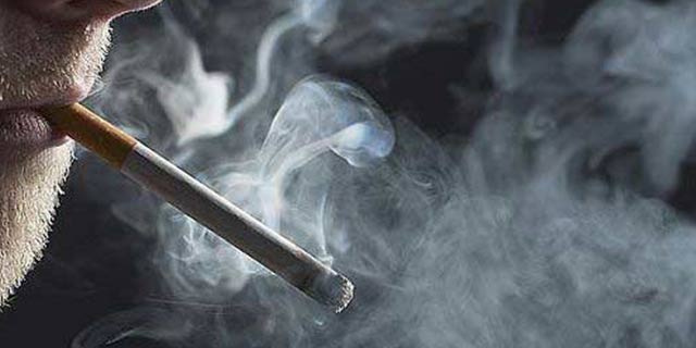 专家：二手烟不属于飞沫传播，但距离很近仍有飞沫传播的可能