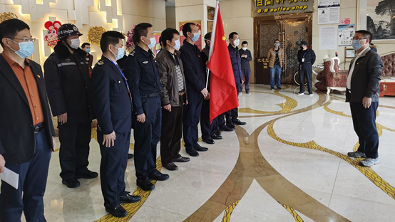 龙岗区坪地街道成立健康驿站临时党支部，提供身体检查、送餐送物等服务
