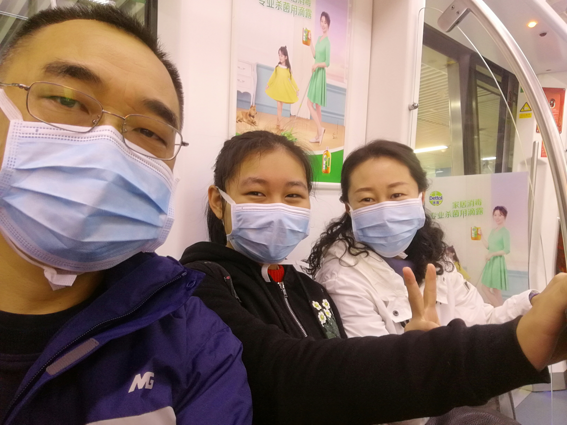 回老家过年盼了十余年！面对疫情，警医夫妻“撇下”老人马上上岗