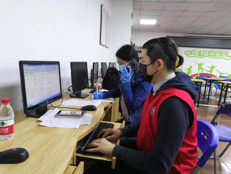 罗湖城管抗疫日记：面对密密麻麻的数据，先从打电话开始