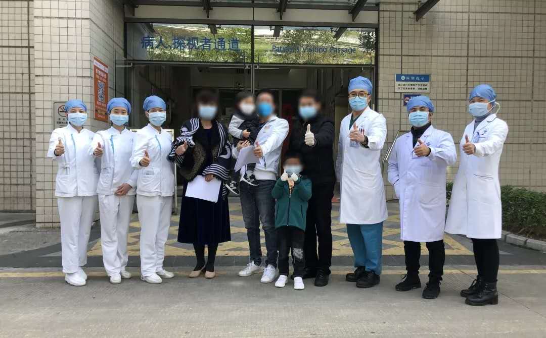 一家五口都”中招“，曾被邻居要求公布照片！现在，他们团圆在望了
