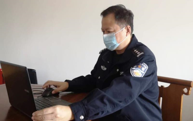 皇岗边检站陈革平：和战友们一起为家乡捐赠超20万元防疫物资