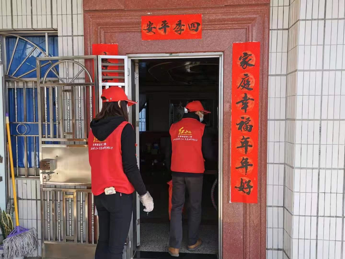 光明街道“红小二”，把党旗插到防疫一线
