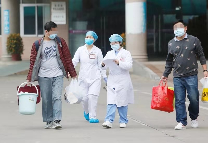 回家喽！东莞3名治愈者集体出院！