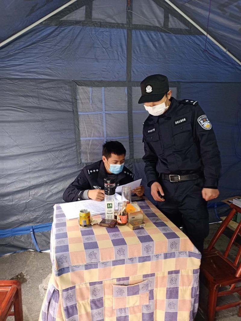 防疫一线的警察群像丨深圳市公安局民警刘涛：“不计报酬，无论生死！为家乡防疫做些实事”