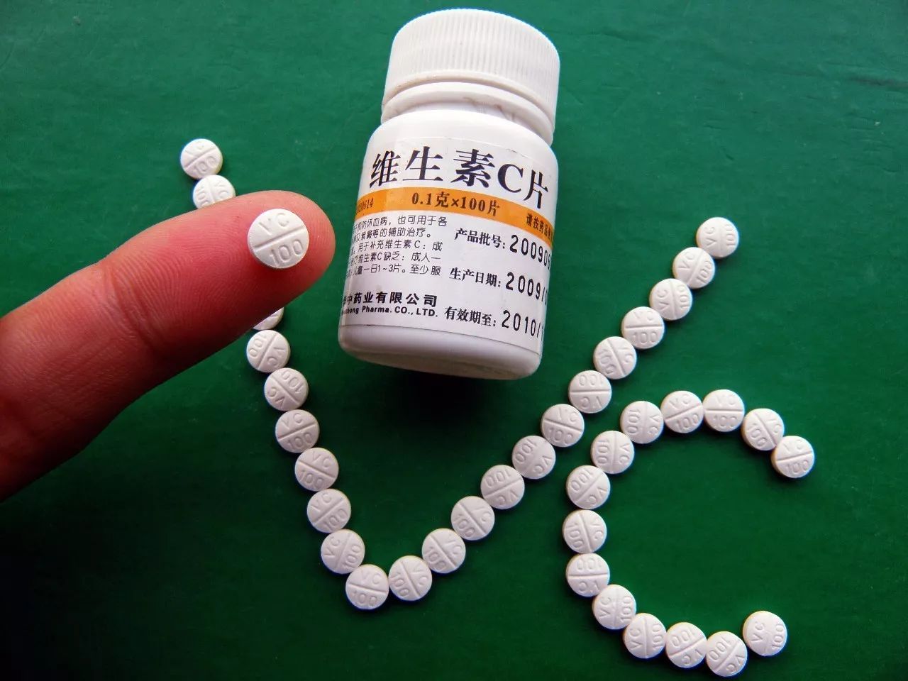 服用维生素C提高免疫力？营养学专家回应防疫期饮食谣言