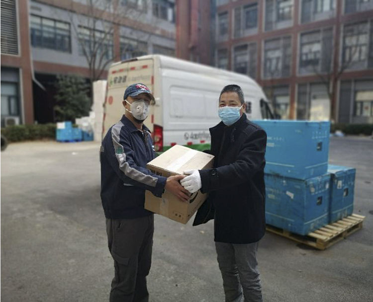 30小时1800公里  深圳快递员昼夜疾驰往返武汉运送医疗物资