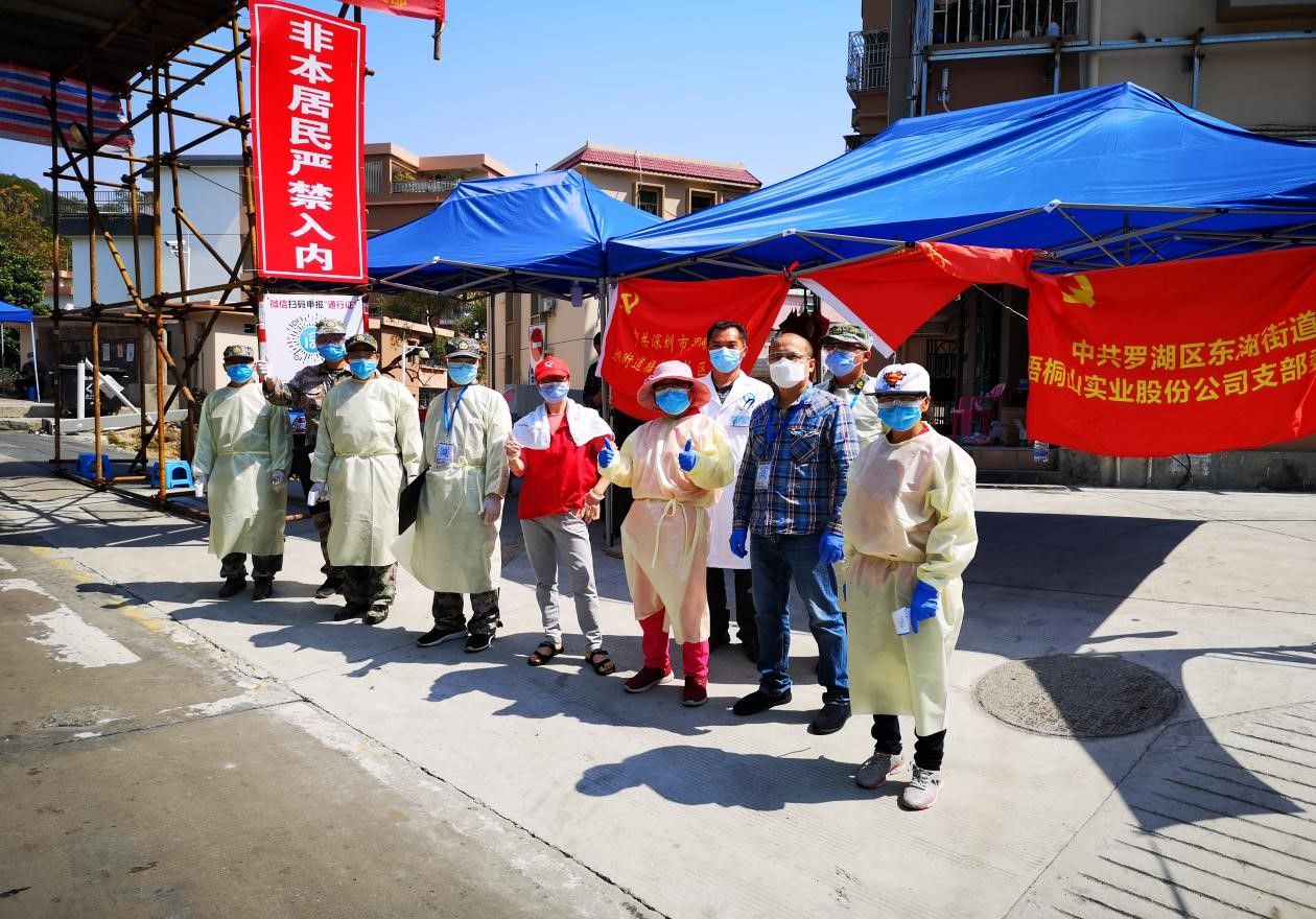 东湖街道物管人员：为小区筑起防护墙，给业主一个安心家  