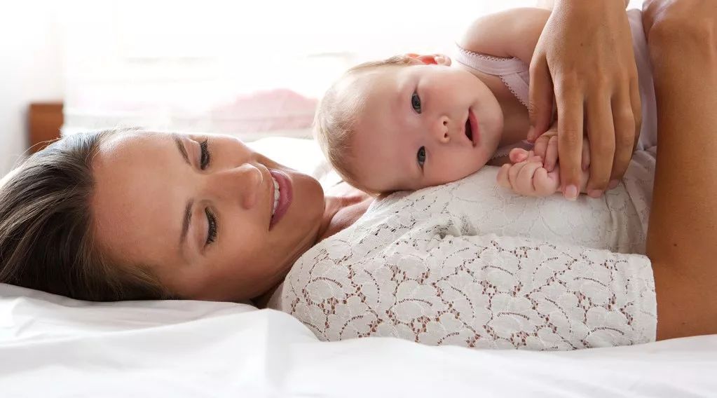 喂奶会让宝宝感染新冠病毒？疫情期间还能母乳喂养吗？