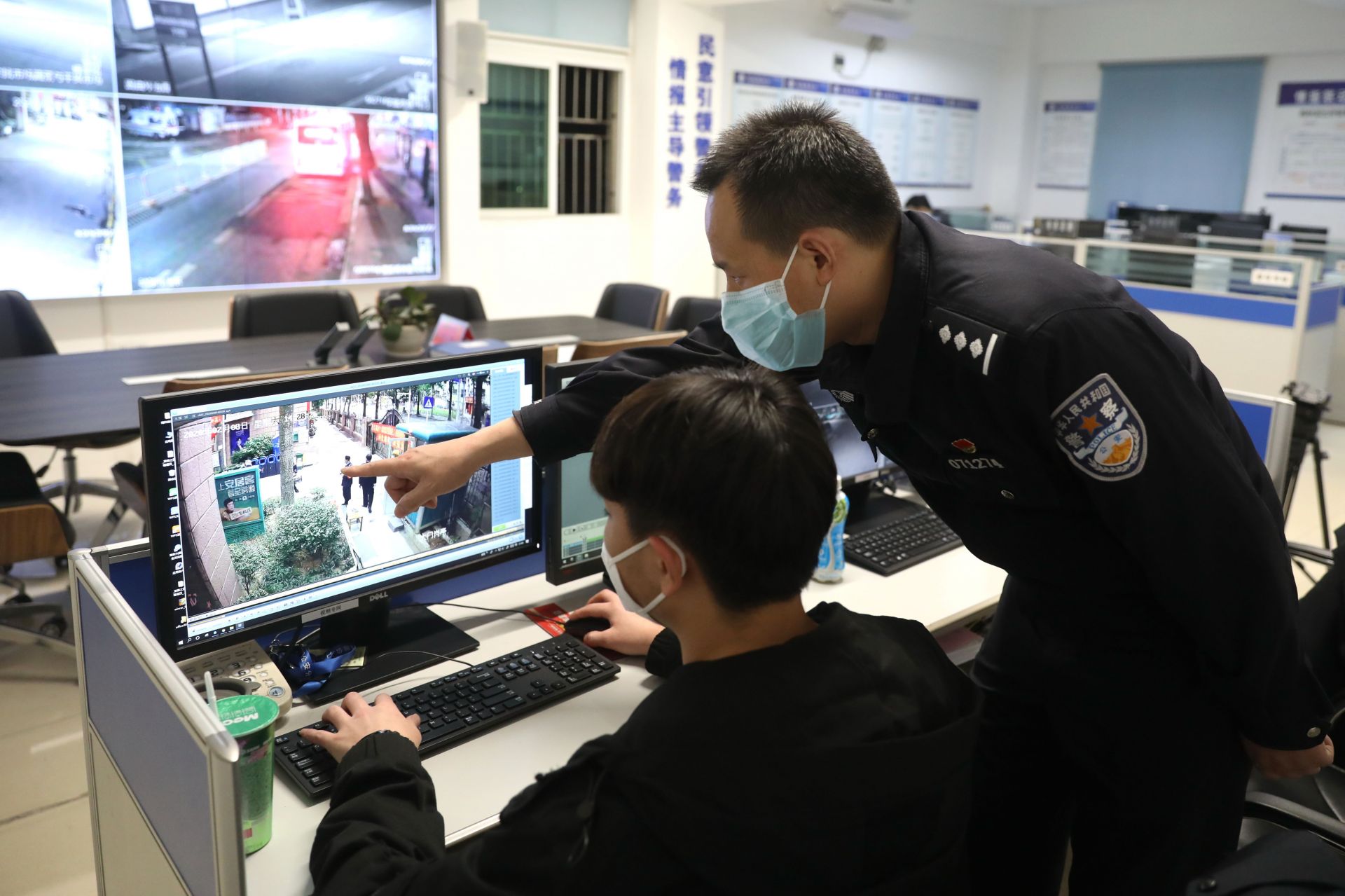 进小区不愿测体温还打人  女子被福田警方依法行拘7日