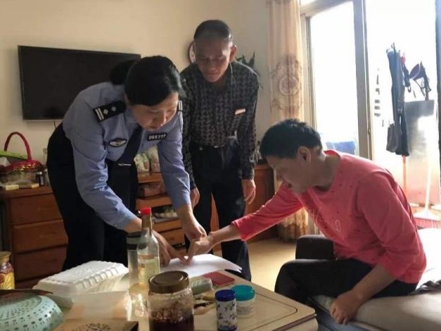 大鹏公安抗疫线上的最美巾帼女警①