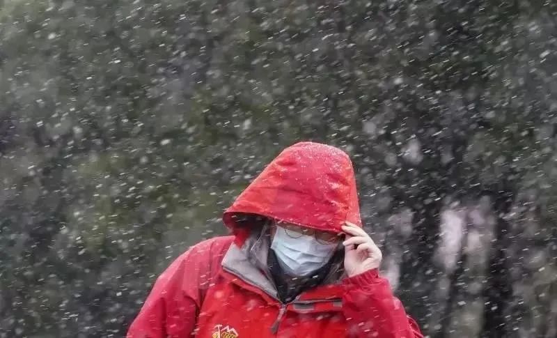 凌晨四点，这群人在守候什么