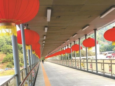 深圳影像志 | 挂满红灯笼的天桥（2020年）