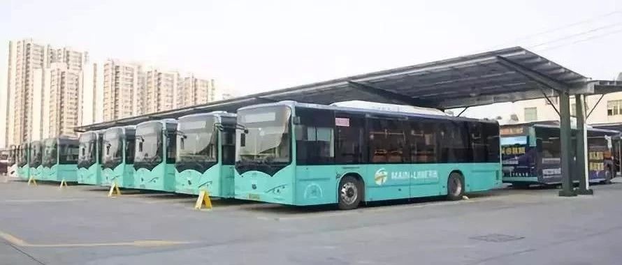在公共交通工具上设应急区域，入口处使用体温探测仪对乘客检测体温