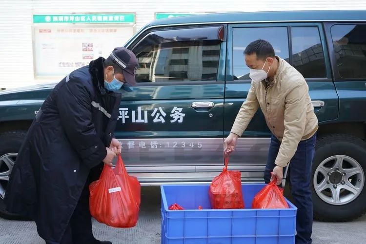 以爱之名，让奋战在一线的医务人员感受到温暖关怀  