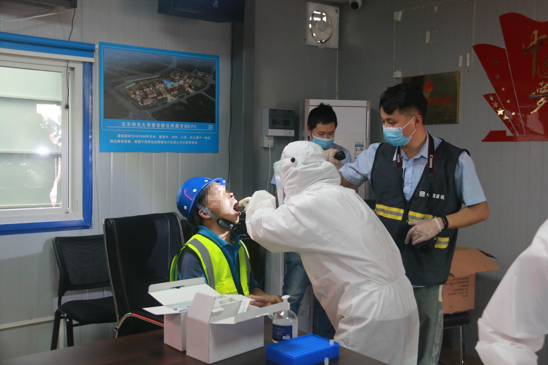 核酸检测工地上就能做！龙华住建部门助力工地快速复工
