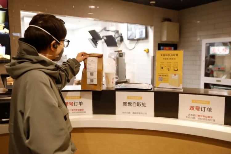 麦当劳无接触配送取餐保安全