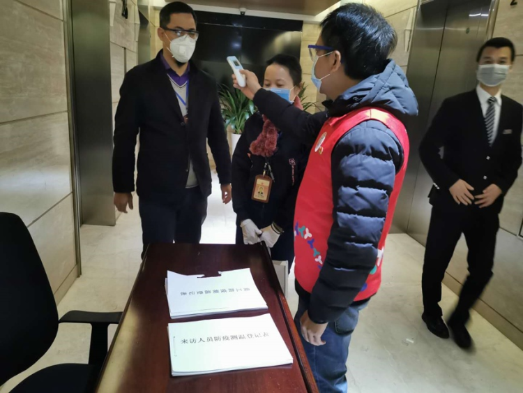 公共区域切记戴口罩！桂园街道为企业复工当好监督员和勤务员