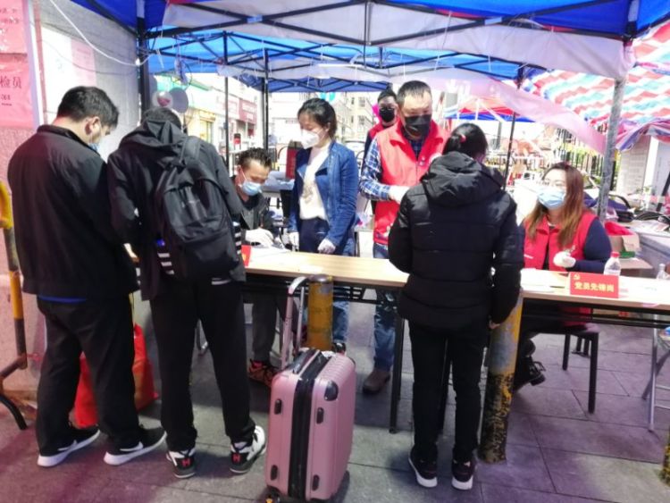 罗湖城管抗疫日记：最近常做梦，梦里有蓝天白云，有好吃的火锅牛排