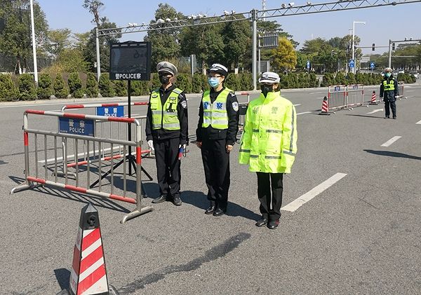 东莞女警上线战“疫”，巾帼不让须眉