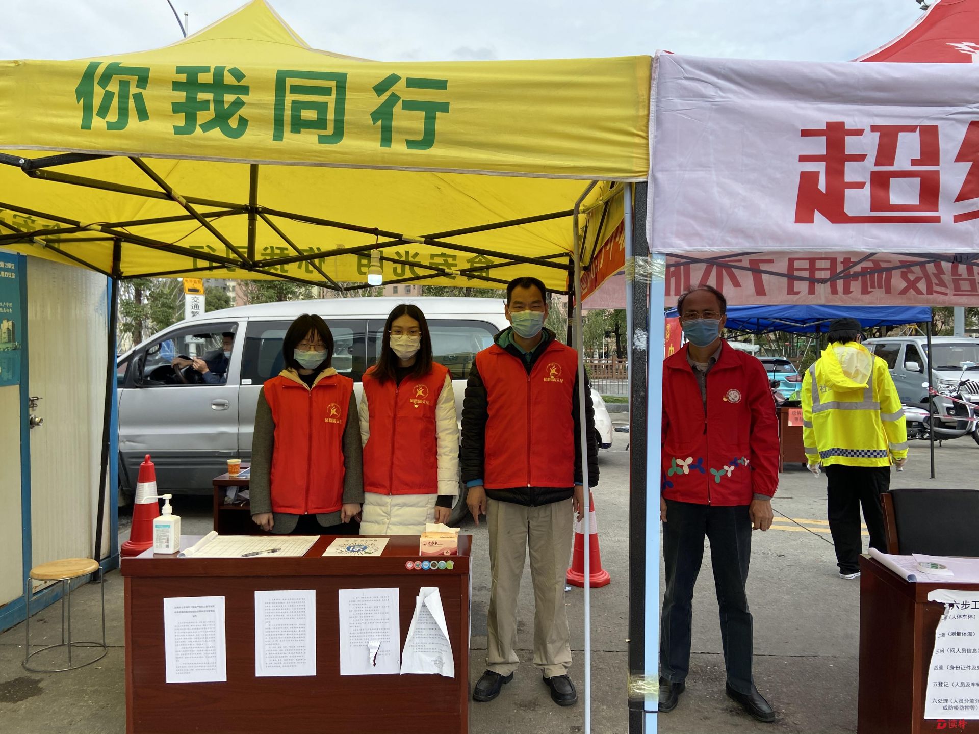 战疫一线党旗飘，光明凤凰街道党员“卡长”齐上阵 
