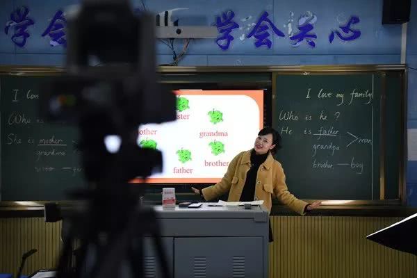 停课不停学，咋成了叫苦不迭？