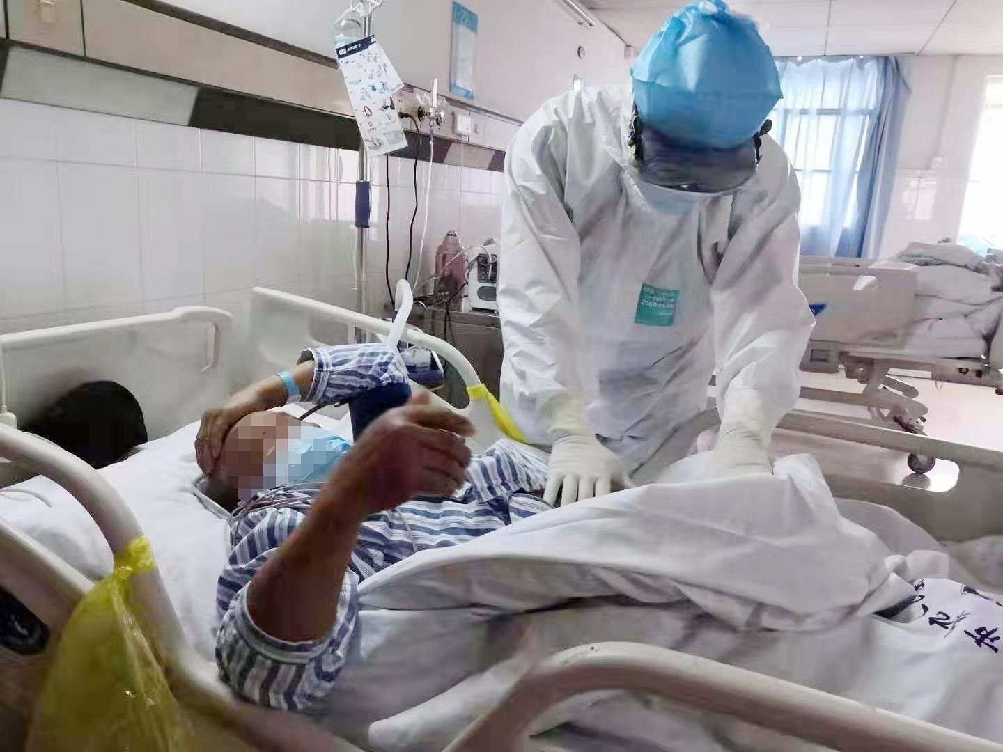 东莞战地支援医生劳传毅：病人好起来，所有付出都值得！  