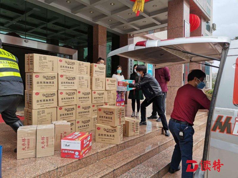 凤凰各界踊跃捐款捐物 共同抗击疫情献爱心 