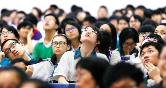 四川：为一线医务人员子女提供一次按意愿择校机会