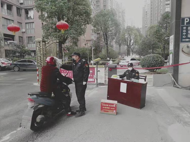 读特记者湖北直击 | 小区物业承担起疫情防控的一线工作