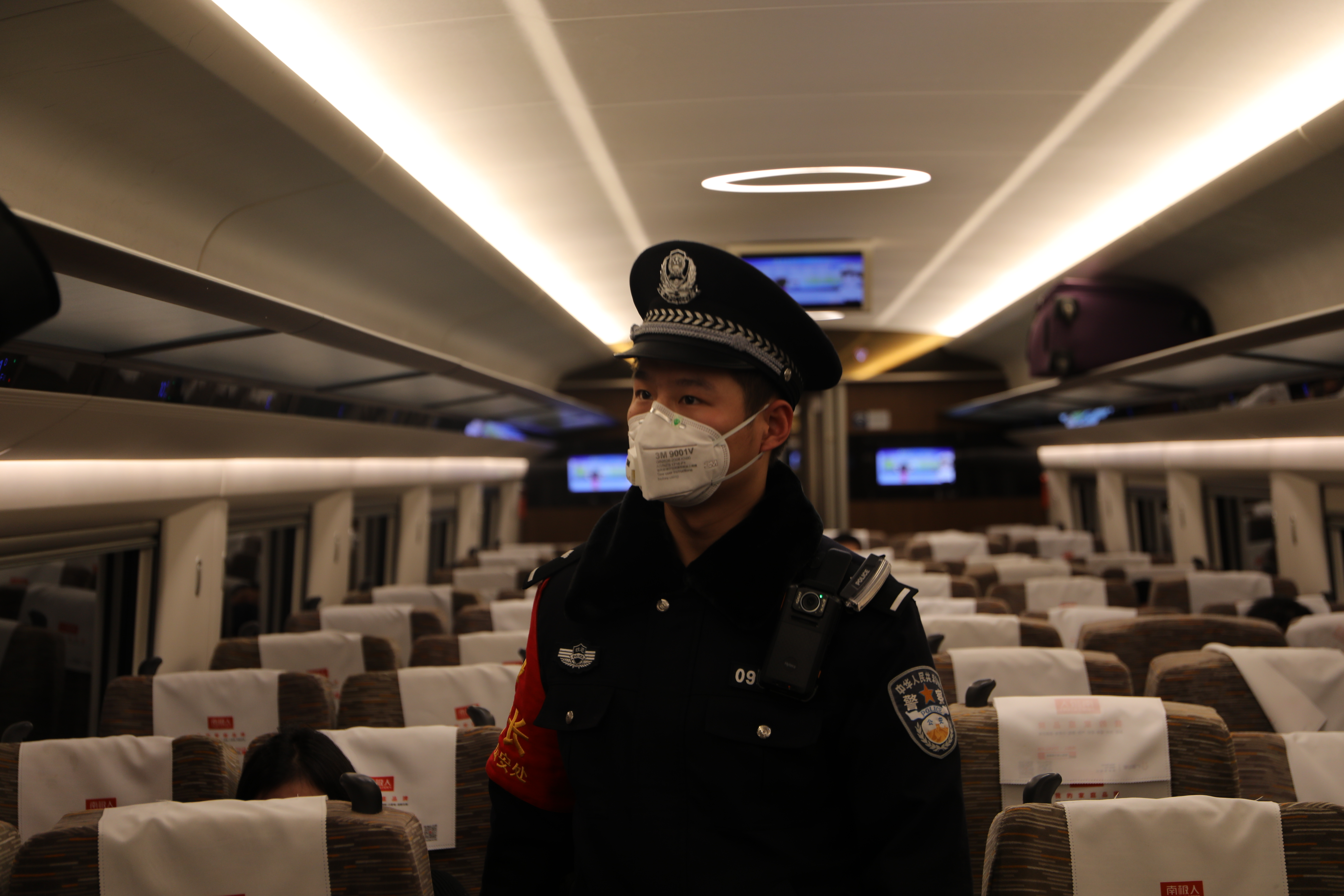 打赢疫情防控阻击战，深圳铁路公安在行动