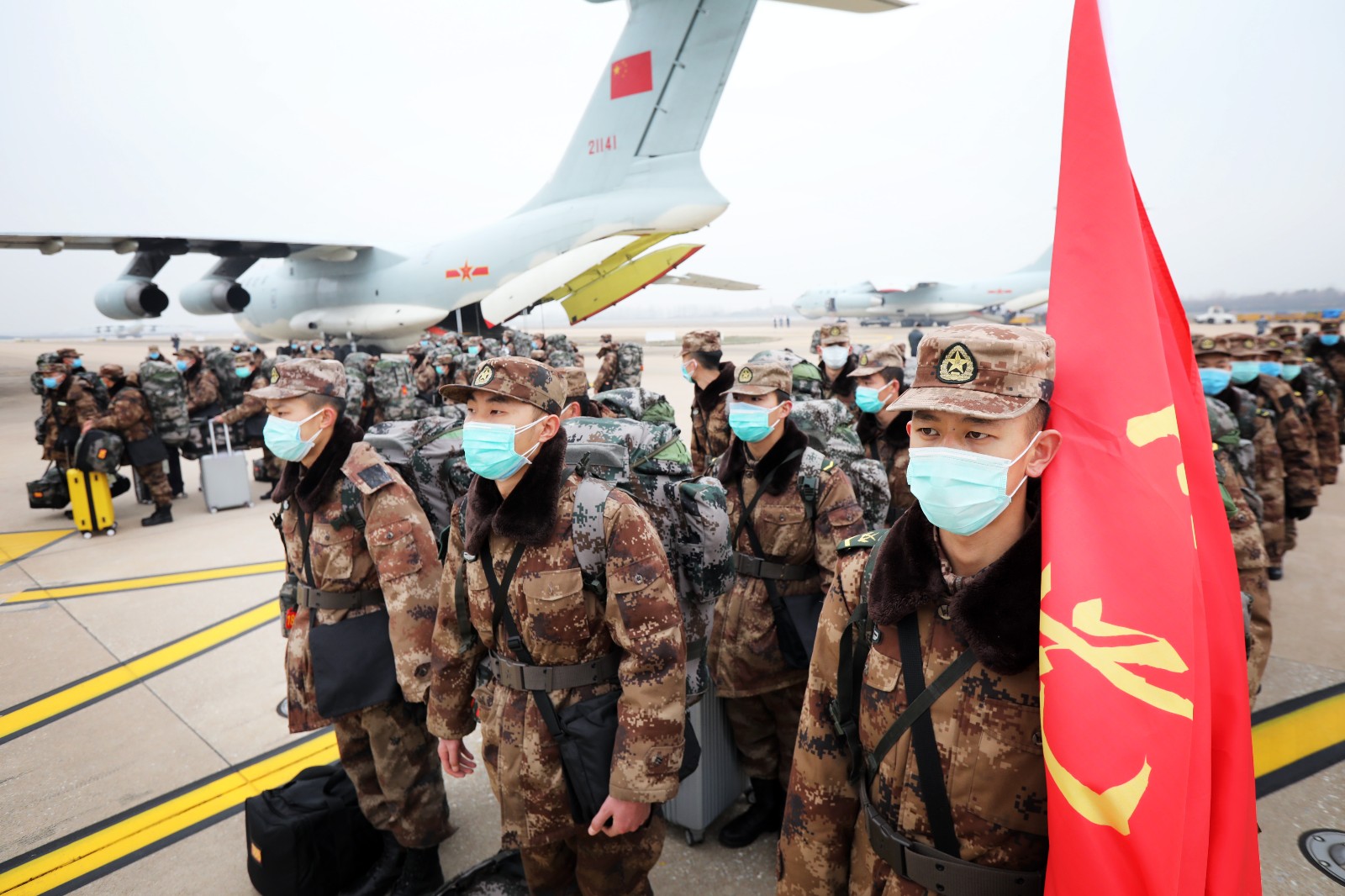 58吨物资！空军8架运输机飞抵武汉