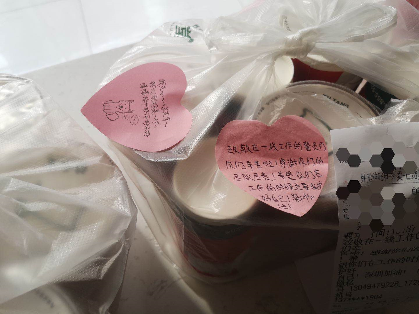 隔离期结束后，湖北籍女子给警务室送上一份特别的奶茶