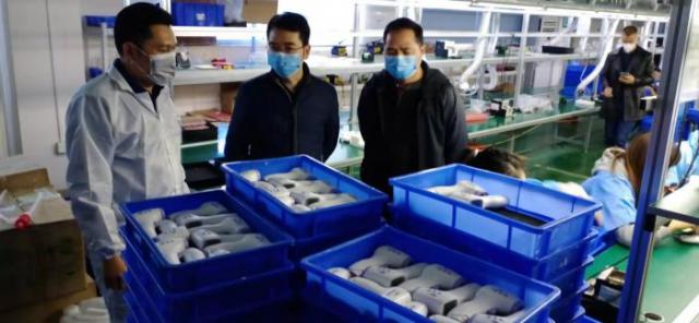 松岗4大举措助力辖区8家企业复工复产防疫物资