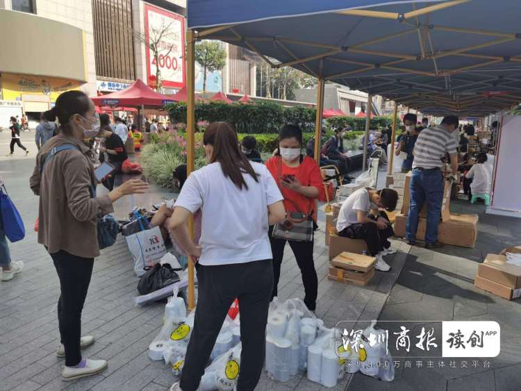 华强北又繁忙热闹起来啦！“一场一策”加速专业市场复工