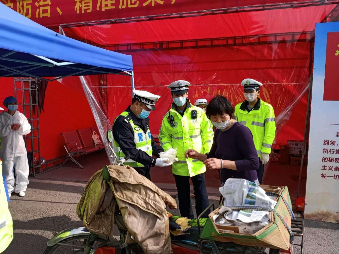 暖心！东莞市民给坚守防疫一线的“卫士”送汤圆
